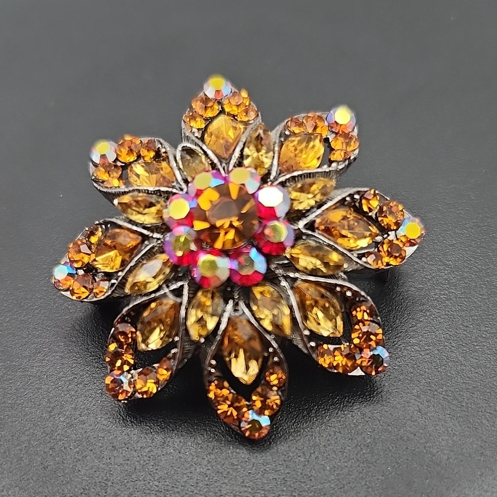 Sparkling Floral Brooch with Brown and Gold Hues - Picture 6 of 13